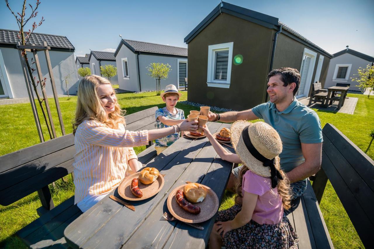 Scandi Village Zator Extérieur photo