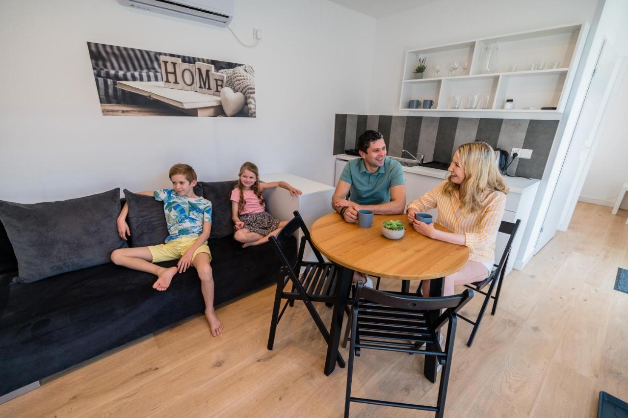 Scandi Village Zator Extérieur photo