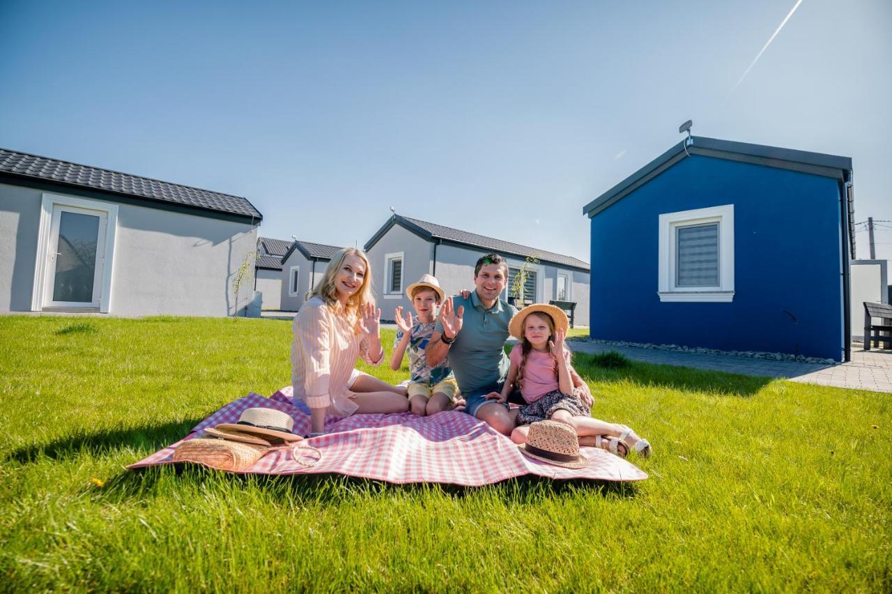 Scandi Village Zator Extérieur photo